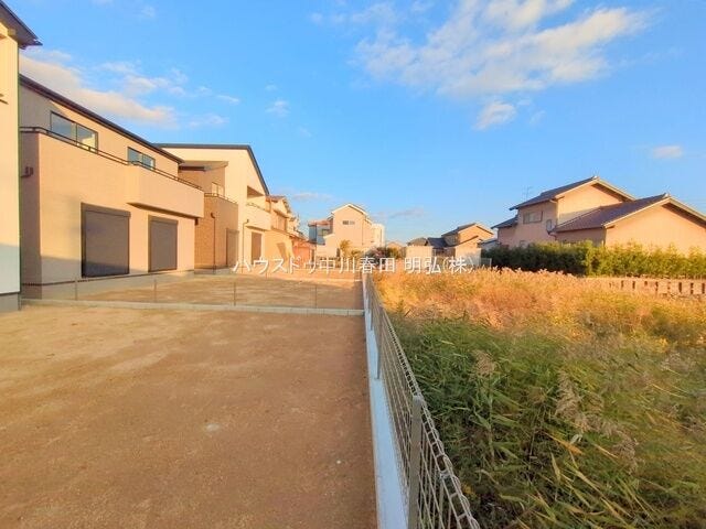 キャンプやピクニック気分を楽しめるスペースとしても使用できるゆったりとしたお庭!テントを張ってお子さんと遊ぶのも楽しいですね!