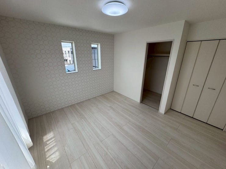 アクセントクロスがおしゃれな洋室