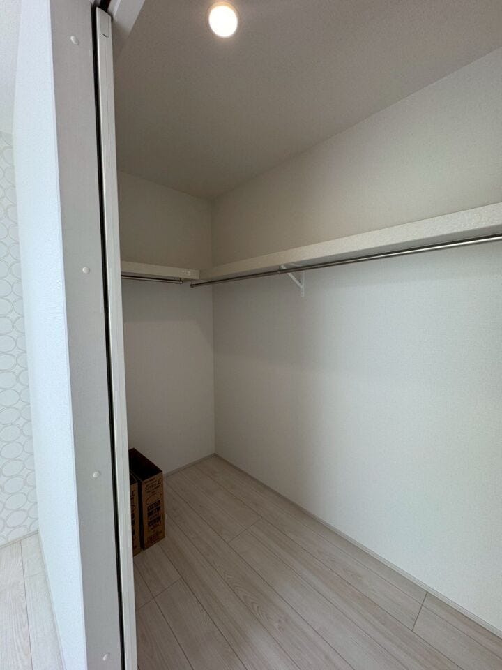 収納力のあるウォークインクローゼット