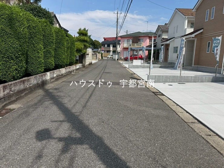 前面道路が約5mあるため駐車もラクラクです!