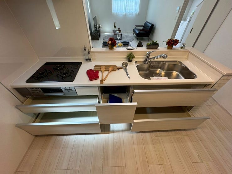 ゆとりのあるキッチン収納