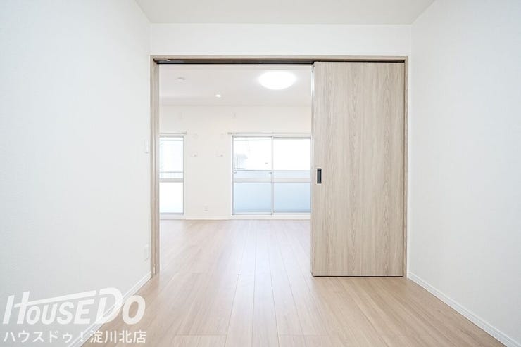 ■■本日内覧可能■■
大阪メトロ御堂筋線「東三国」駅徒歩7分!7階建て3階部分・東向き・全室洋室の2LDK!2026年1月リフォーム済!
(水廻りすべて新調・全室クロス・床貼替・建具交換)