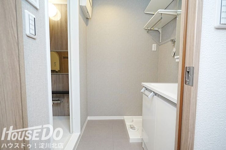 ■■本日内覧可能■■
大阪メトロ御堂筋線「東三国」駅徒歩7分!7階建て3階部分・東向き・全室洋室の2LDK!2026年1月リフォーム済!
(水廻りすべて新調・全室クロス・床貼替・建具交換)