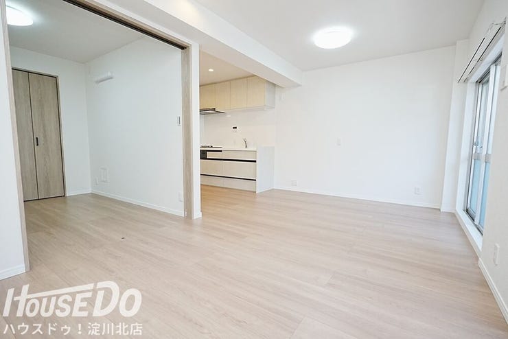 ■■本日内覧可能■■
大阪メトロ御堂筋線「東三国」駅徒歩7分!7階建て3階部分・東向き・全室洋室の2LDK!2026年1月リフォーム済!
(水廻りすべて新調・全室クロス・床貼替・建具交換)