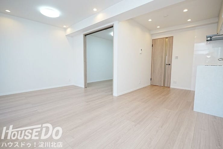 ■■本日内覧可能■■
大阪メトロ御堂筋線「東三国」駅徒歩7分!7階建て3階部分・東向き・全室洋室の2LDK!2026年1月リフォーム済!
(水廻りすべて新調・全室クロス・床貼替・建具交換)