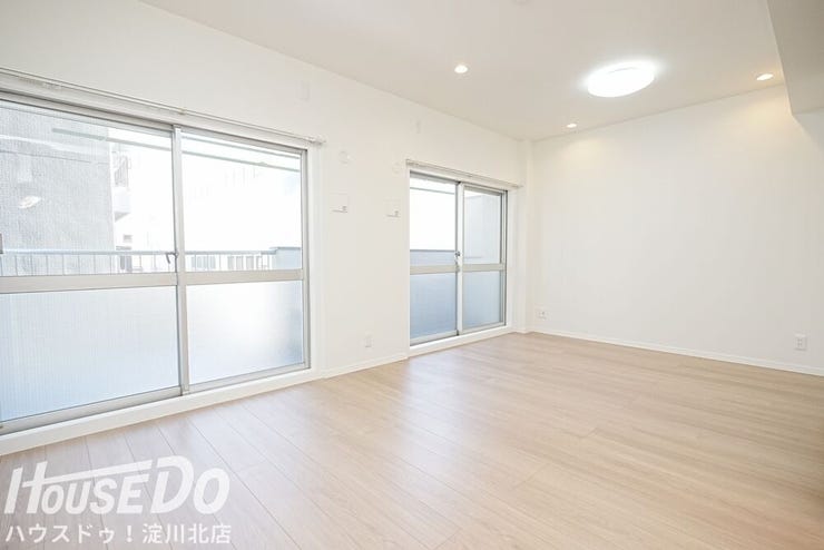 ■■本日内覧可能■■
大阪メトロ御堂筋線「東三国」駅徒歩7分!7階建て3階部分・東向き・全室洋室の2LDK!2026年1月リフォーム済!
(水廻りすべて新調・全室クロス・床貼替・建具交換)