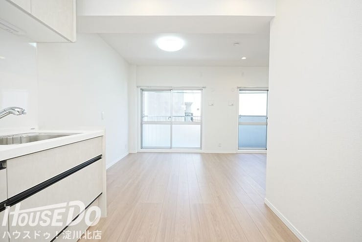 ■■本日内覧可能■■
大阪メトロ御堂筋線「東三国」駅徒歩7分!7階建て3階部分・東向き・全室洋室の2LDK!2026年1月リフォーム済!
(水廻りすべて新調・全室クロス・床貼替・建具交換)