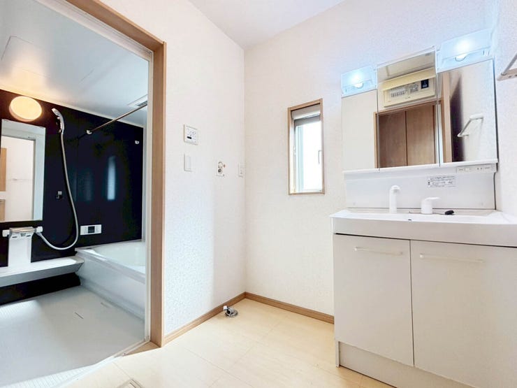 【2025年9月内装リフォーム】モニター付きインターホン♪シャンプードレッサー♪トイレ2ヶ所♪