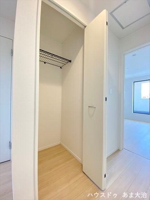 あると助かる廊下収納◎デッドスペースもうまく活用できる枕棚収納スペースもあります。