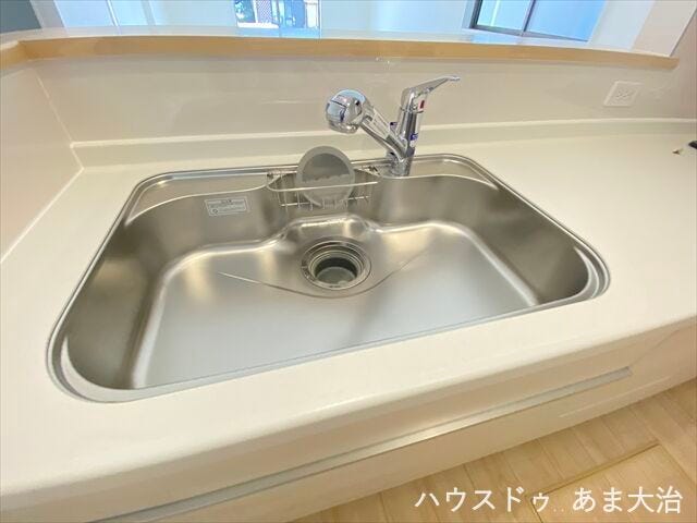 ワイドシンクで洗浄もラクに行えそうですね。