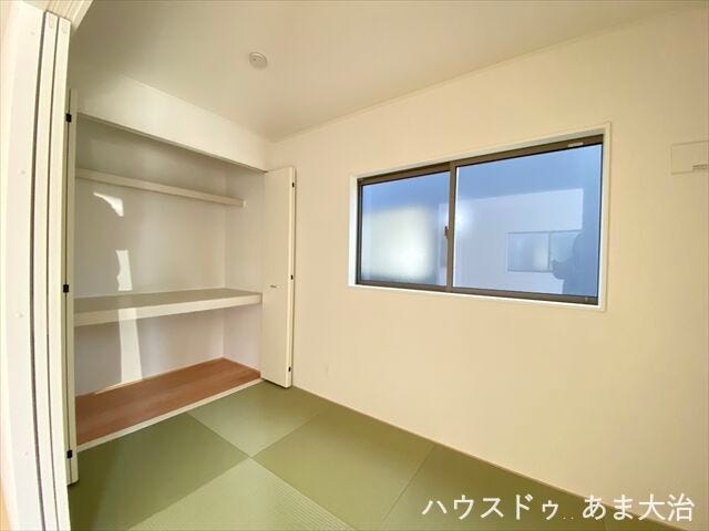 両開き収納付き◎物の出し入れもしやすそうですね。