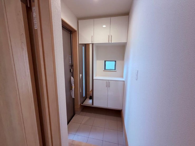 飾り棚を利用して、お越しいただくお客様をおもてなしできます♪