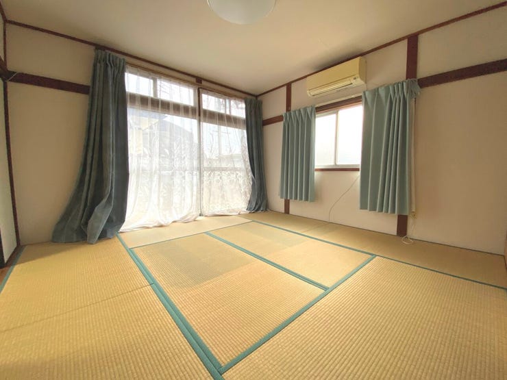 ◇8帖の和室◇二面採光で明るさを取り込んだ空間です。