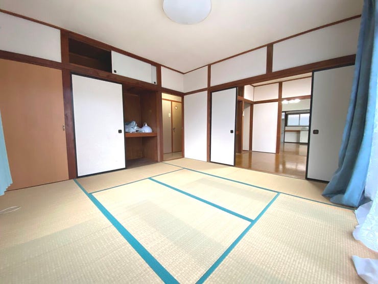 ◇8帖の和室◇押し入れや物入を完備しており、お部屋がすっきりまとまります。