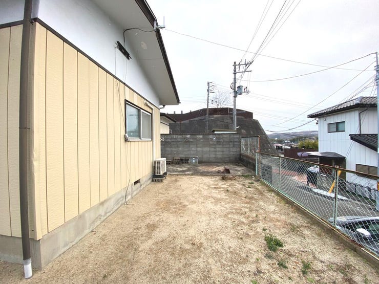 広々としたお庭でガーデニングも楽しめますね。