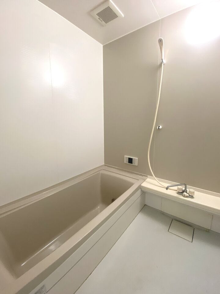 追い焚き機能付きの浴槽でいつでも温かなお湯に浸かれます。