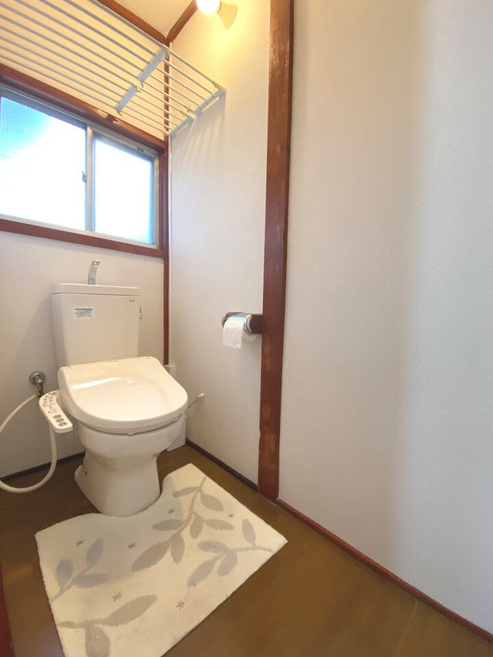 温水洗浄便座付トイレ。