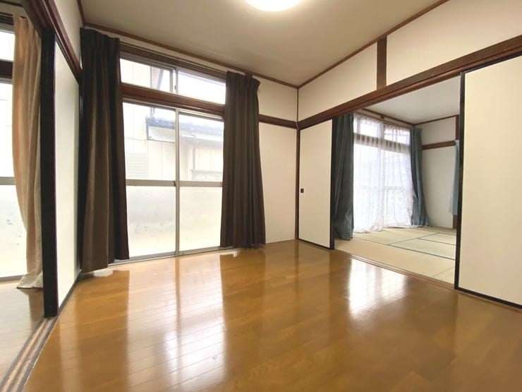 ◇1階洋室◇リビングと和室に出入り可能です。ご家族のライフスタイルに合わせてご使用可能です。