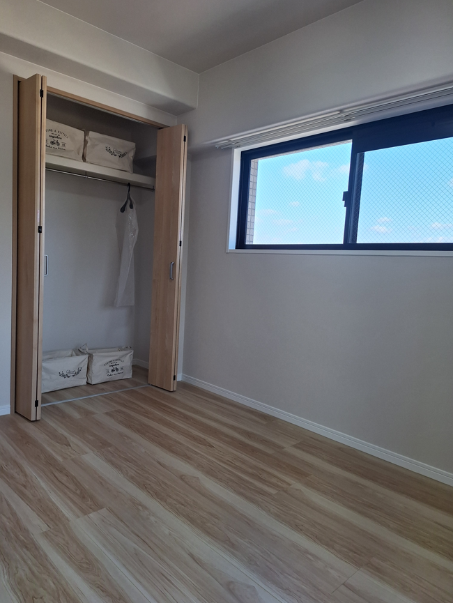 角部屋の洋室は窓からの眺望も良好です。