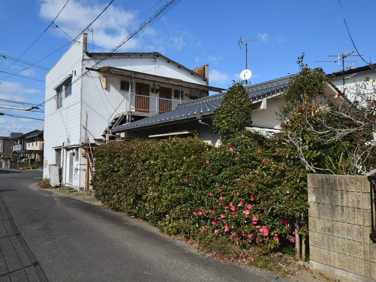 外観を南側より撮影