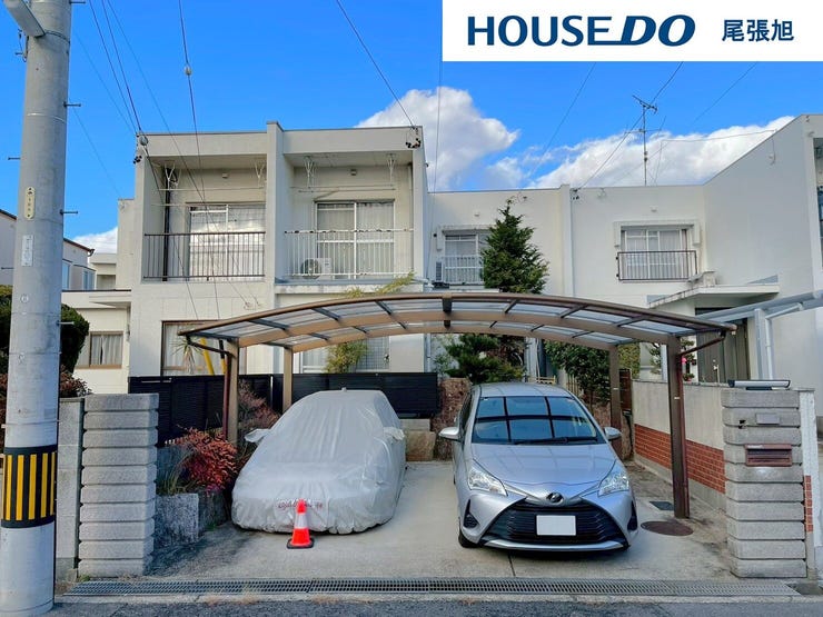 【外観】
【建物外観】ホッと落ち着く親しみを感じさせてくれる外観。仕事や学校から帰ったときに優しく迎えてくれるお住まいがここに。閑静な住宅街に優しく包まれる心地良い住環境で心も落ち着く暮らしを。