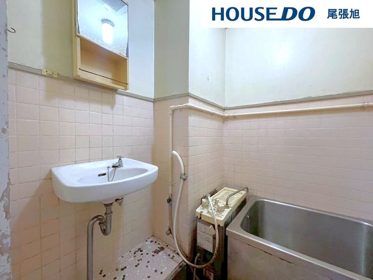 【浴室】癒しの空間、浴室で心も体もリフレッシュ。広々としたスペースで、ゆったりとしたバスタイムを楽しめます。毎日の疲れを癒す至福の時間を提供します。毎日帰るたびに、心地よいひとときを。