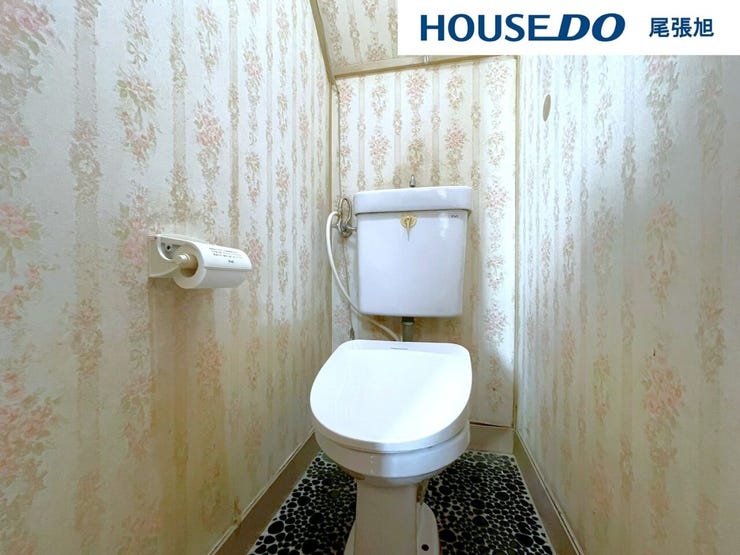 【トイレ】清潔感のあるトイレです。ご自分の好きなアロマや芳香剤を置いて落ち着く空間を演出するもの良いですね♪1人になれる空間ですから、リラックスしたいですね。