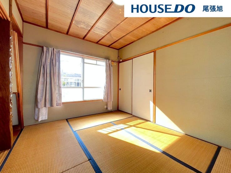 【和室】日本を感じる和室です。和の雰囲気が素敵なお部屋です。明るく居心地が良いちょっとしたお部屋は、なにかと重宝します♪お子様のプレイルームとして、客間として、様々な使い方ができそうですね♪