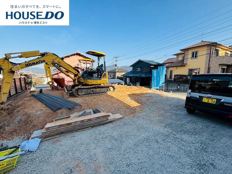 【現地見学会 開催中】実際に現地へ行き、お子様と一緒に小学校までの経路を確認したり、近隣の同施工会社の完成物件へ行き完成後の雰囲気を体感したりといった見学ツアーをしませんか?(1月17日撮影)