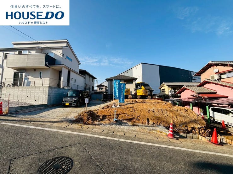 【現地見学会 開催中】実際に現地へ行き、お子様と一緒に小学校までの経路を確認したり、近隣の同施工会社の完成物件へ行き完成後の雰囲気を体感したりといった見学ツアーをしませんか?(1月17日撮影)