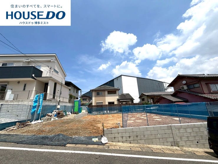 【現地見学会 開催中】実際に現地へ行き、お子様と一緒に小学校までの経路を確認したり、近隣の同施工会社の完成物件へ行き完成後の雰囲気を体感したりといった見学ツアーをしませんか?(6月6日撮影)