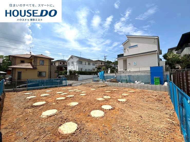 【現地見学会 開催中】実際に現地へ行き、お子様と一緒に小学校までの経路を確認したり、近隣の同施工会社の完成物件へ行き完成後の雰囲気を体感したりといった見学ツアーをしませんか?(6月6日撮影)
