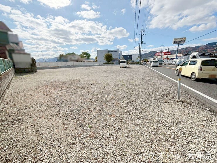 県道沿いで視認性良、事業に最適な広々土地