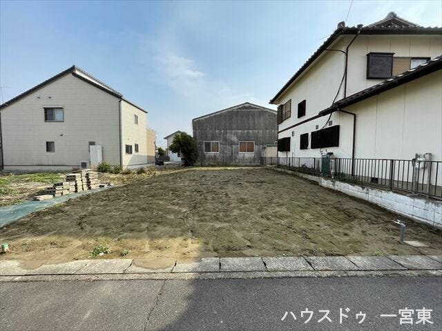 まだ更地の状態ですが、これから建築が始まっていきます。間取り図を見ながら、どんな外観や内装になるのか想像するのも楽しいですね。