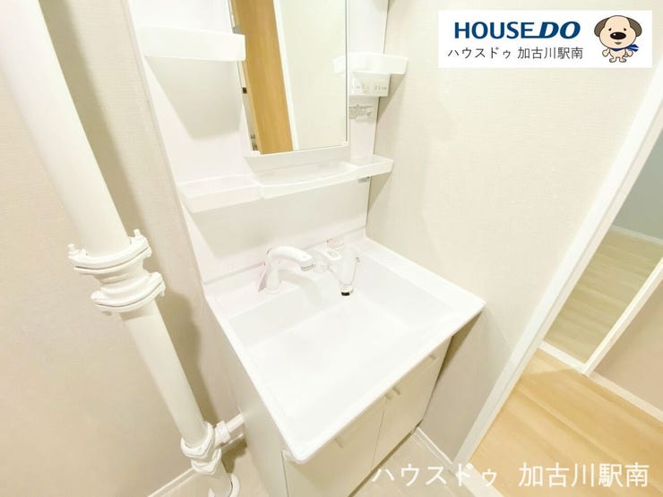 忙しい朝にうれしいシャワー付洗面化粧台付き