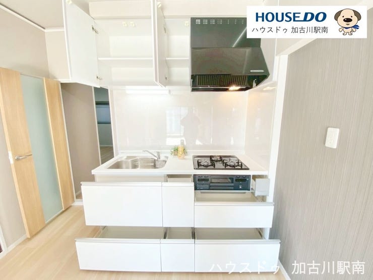 収納力のあるシステムキッチン!生活感を感じさせないおしゃれな生活を