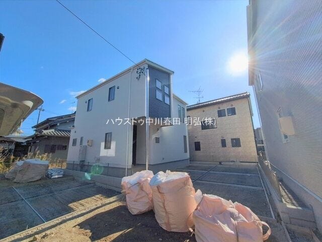 大型車や多くの車両が通行することが少なく、静かで落ち着いた環境が得られます。特に小さなお子さんがいる家庭では安心です!