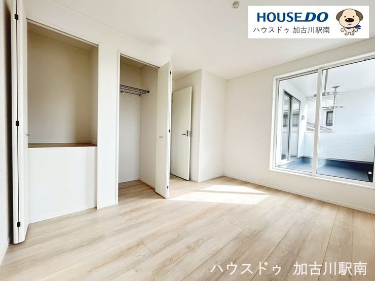 お掃除もラクチンなフローリングのお部屋です