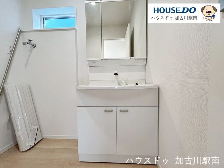 シャワー付き洗面台で忙しい朝も快適です。