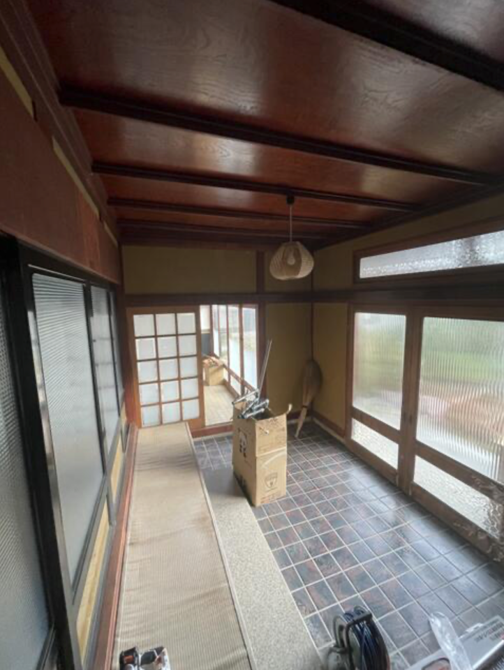 広い土間のある玄関。
お子さんの友達が遊びに来て、小さな靴がたくさん並んでも気になりません。