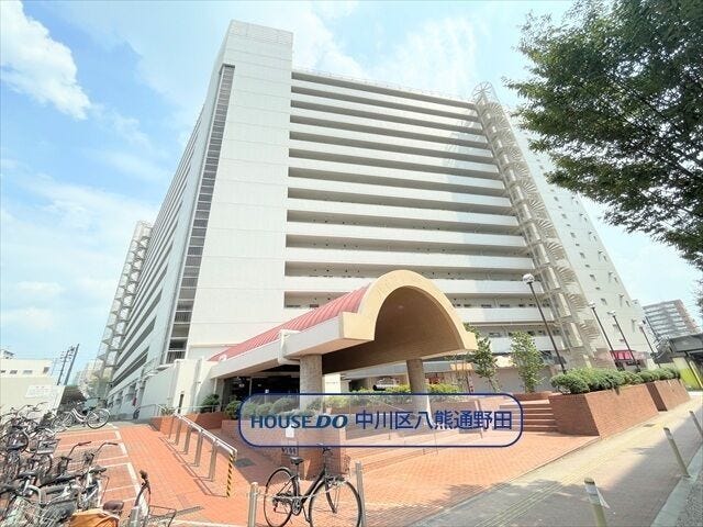 【外観】
JR東海道本線 尾頭橋駅 徒歩約7分
市営バス「古渡橋」停 徒歩約4分と公共交通機関へもアクセスがしやすく、近くには高速4号東海線もあります。