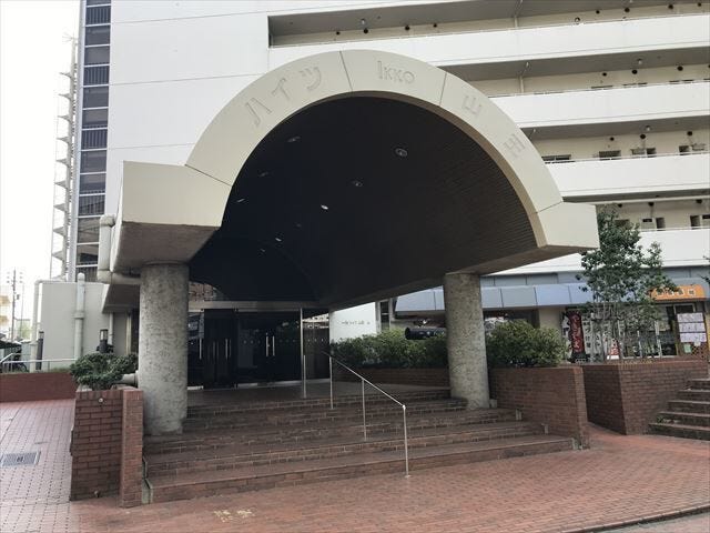 雨除けにもなるので、ご近所さんと自然と立ち話もできますね。