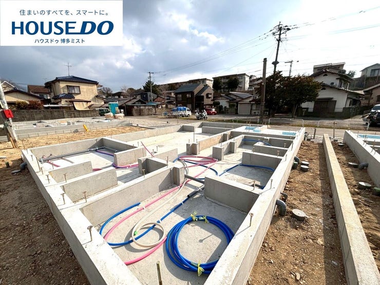 【現地見学会 開催中】実際に現地へ行き、お子様と一緒に小学校までの経路を確認したり、近隣の同施工会社の完成物件へ行き完成後の雰囲気を体感したりといった見学ツアーをしませんか?(2月1日撮影)