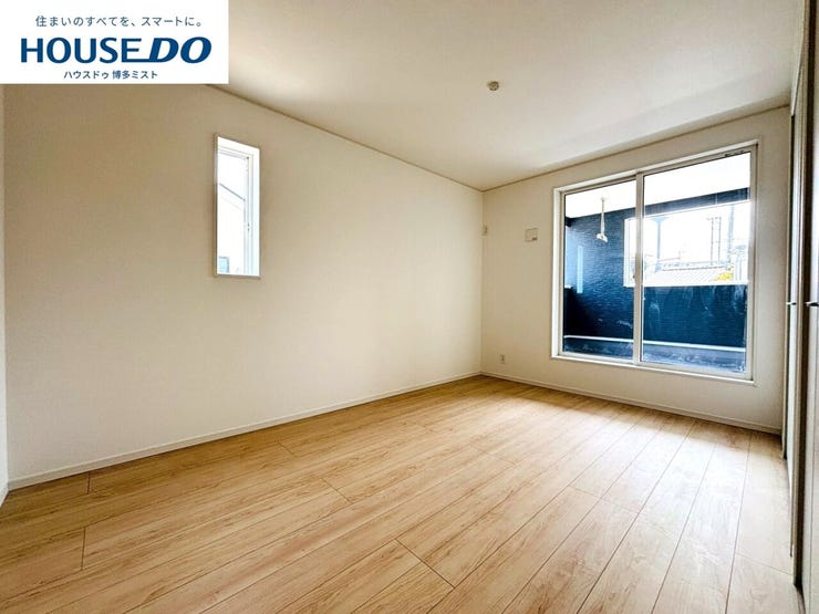 【現地見学会 開催中】実際に現地へ行き、お子様と一緒に小学校までの経路を確認したり、近隣の同施工会社の完成物件へ行き完成後の雰囲気を体感したりといった見学ツアーをしませんか?(2月1日撮影)