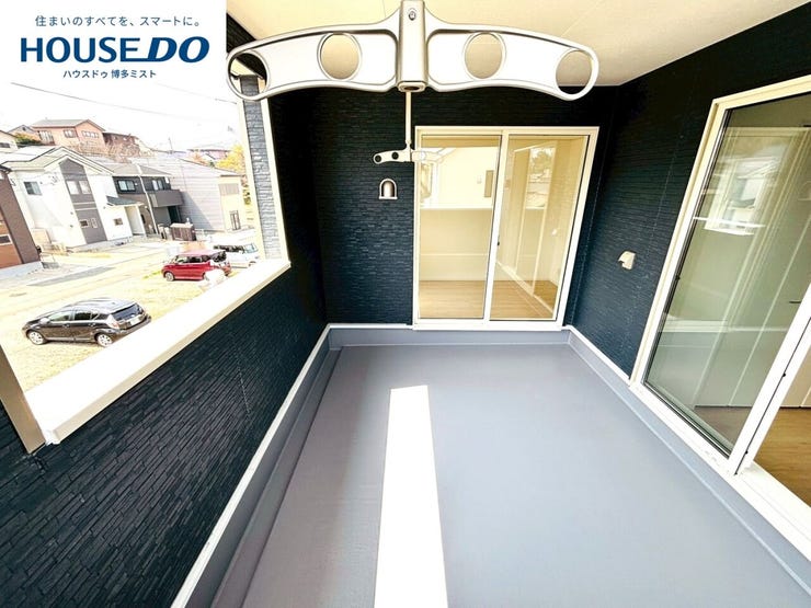 【現地見学会 開催中】実際に現地へ行き、お子様と一緒に小学校までの経路を確認したり、近隣の同施工会社の完成物件へ行き完成後の雰囲気を体感したりといった見学ツアーをしませんか?(2月1日撮影)