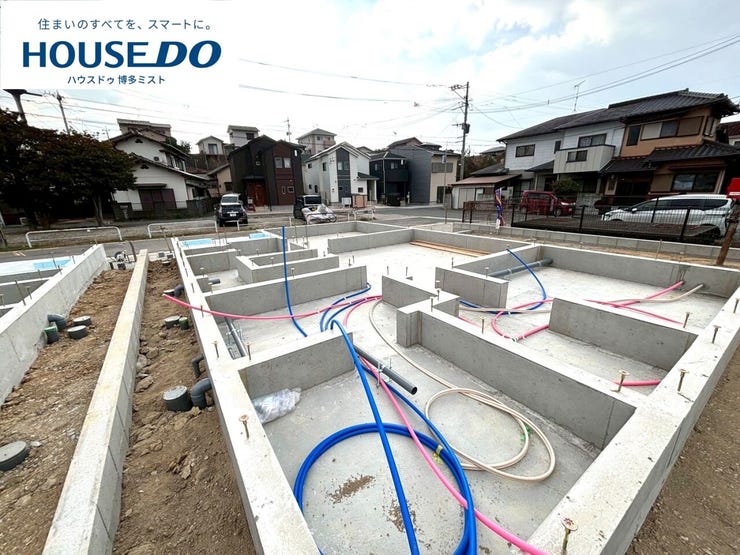 【現地見学会 開催中】実際に現地へ行き、お子様と一緒に小学校までの経路を確認したり、近隣の同施工会社の完成物件へ行き完成後の雰囲気を体感したりといった見学ツアーをしませんか?(2月1日撮影)