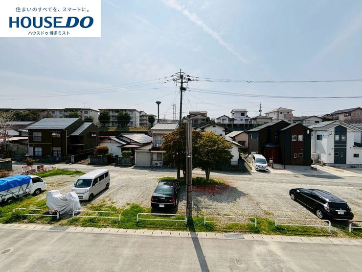 【現地見学会 開催中】実際に現地へ行き、お子様と一緒に小学校までの経路を確認したり、近隣の同施工会社の完成物件へ行き完成後の雰囲気を体感したりといった見学ツアーをしませんか?(2月1日撮影)