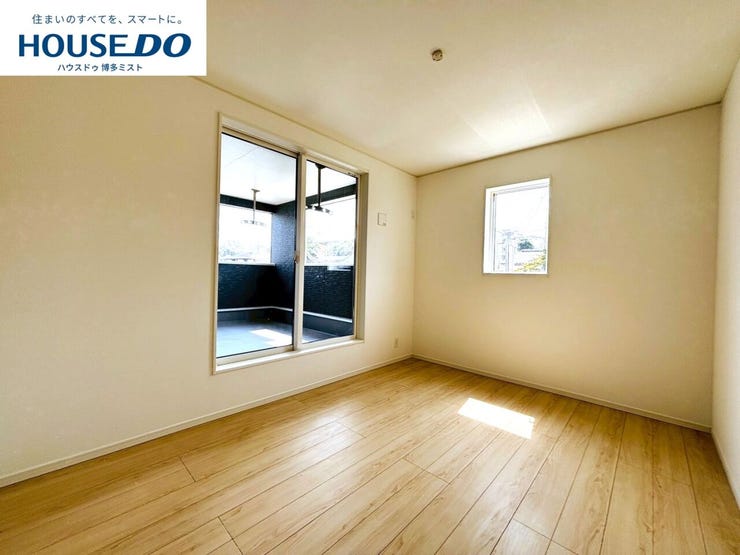 【現地見学会 開催中】実際に現地へ行き、お子様と一緒に小学校までの経路を確認したり、近隣の同施工会社の完成物件へ行き完成後の雰囲気を体感したりといった見学ツアーをしませんか?(2月1日撮影)