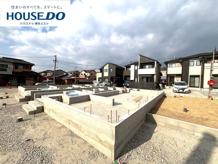 【現地見学会 開催中】実際に現地へ行き、お子様と一緒に小学校までの経路を確認したり、近隣の同施工会社の完成物件へ行き完成後の雰囲気を体感したりといった見学ツアーをしませんか?(2月1日撮影)