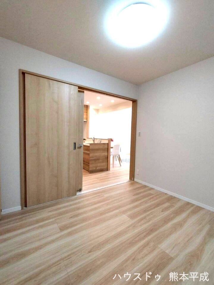 リビング横の洋室